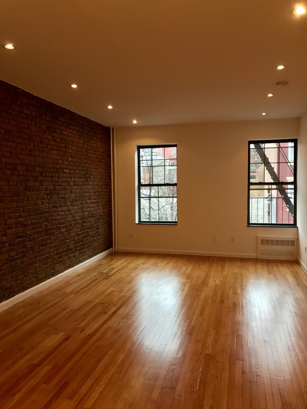 21 W 8th St, New York, NY 10011 - Apartments in New York, NY ...