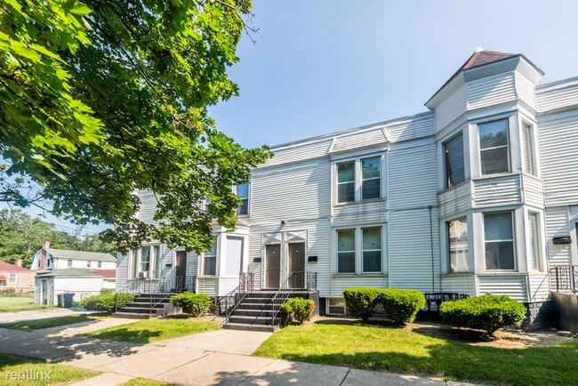 Building Photo - 49 E 156th St
