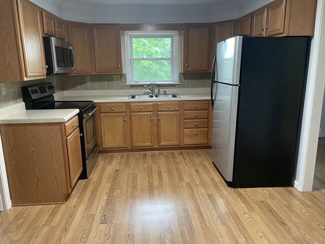 Kitchen - 8 Sunset Dr