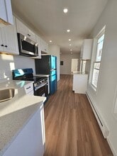 Building Photo - 1153 Main St