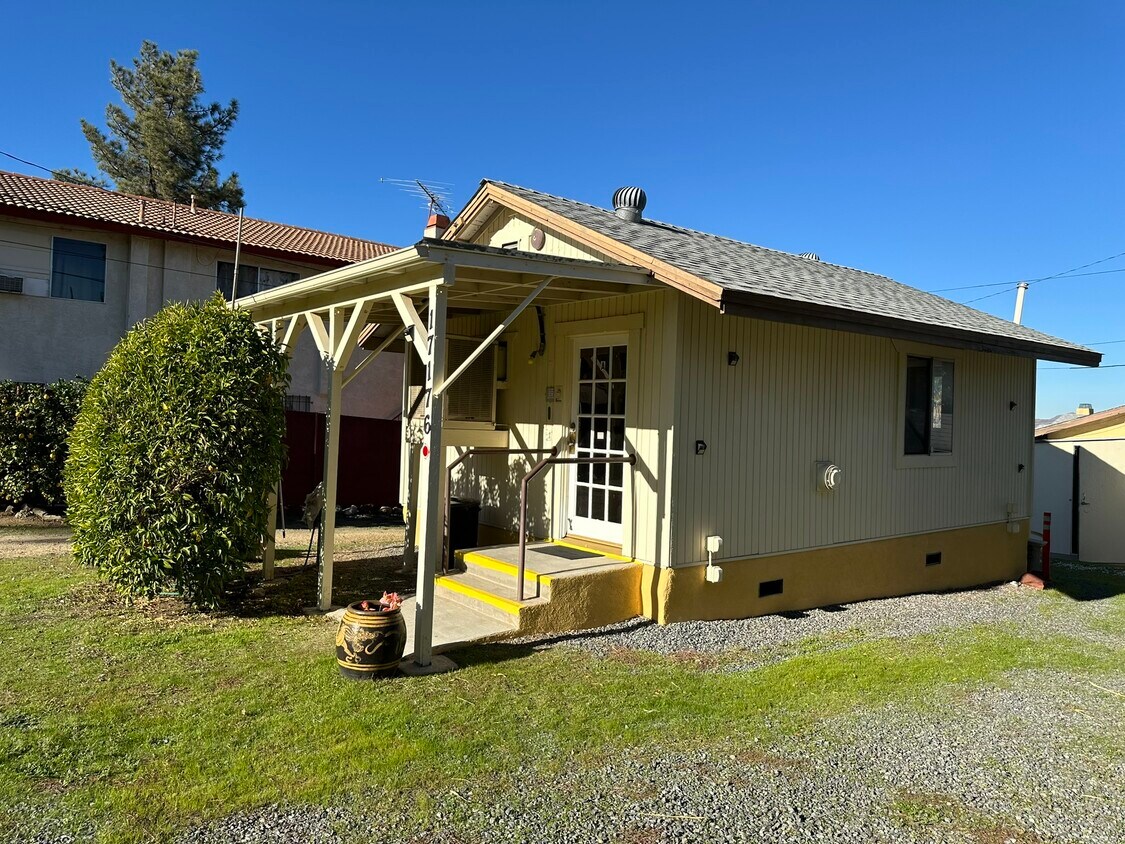 17176 Grand Ave Unit A, Lake Elsinore, CA 92530 Apartments in Lake