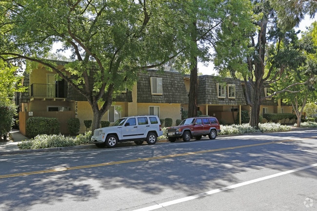 Foto del edificio - 2300-2306 G St