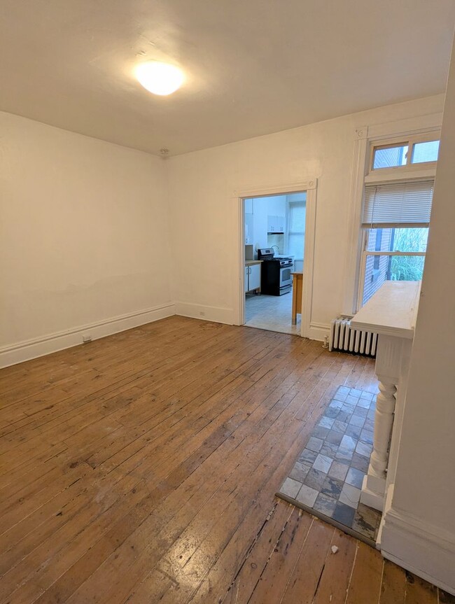 Building Photo - 4 Bedroom 1 Bathroom Single Family Home in...