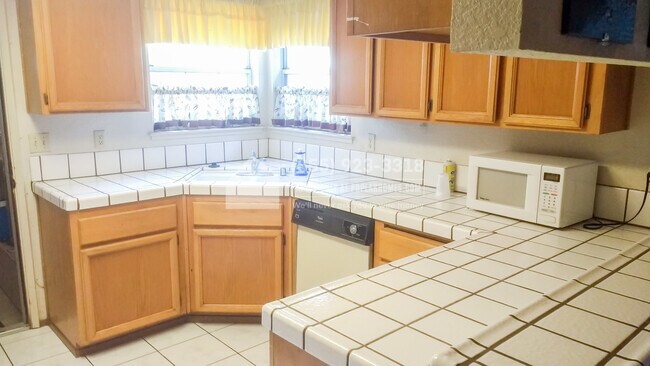 Foto del edificio - 4475 Red Oak Common