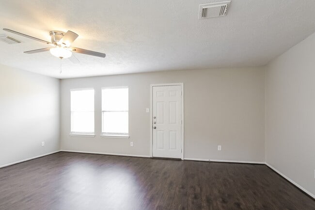 Building Photo - 4931 Winding View Ln