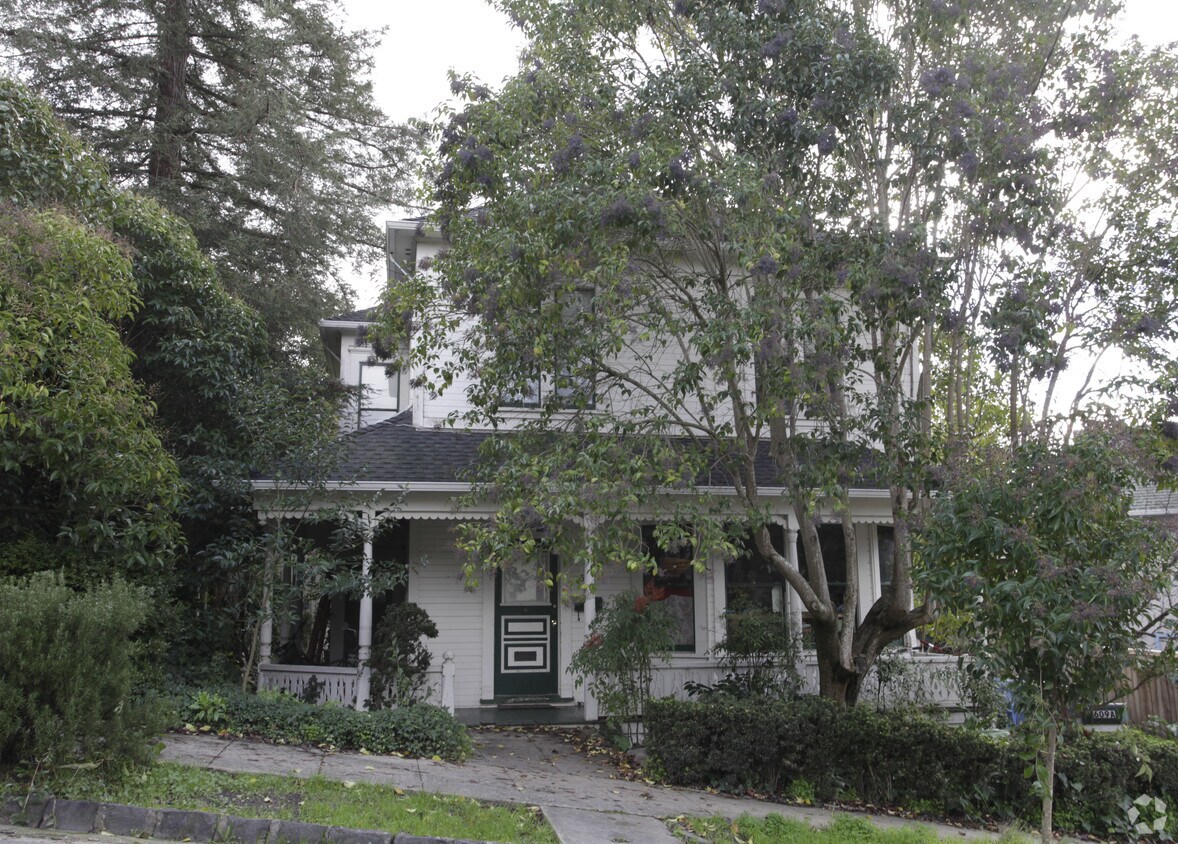 Building Photo - 609 Galland St