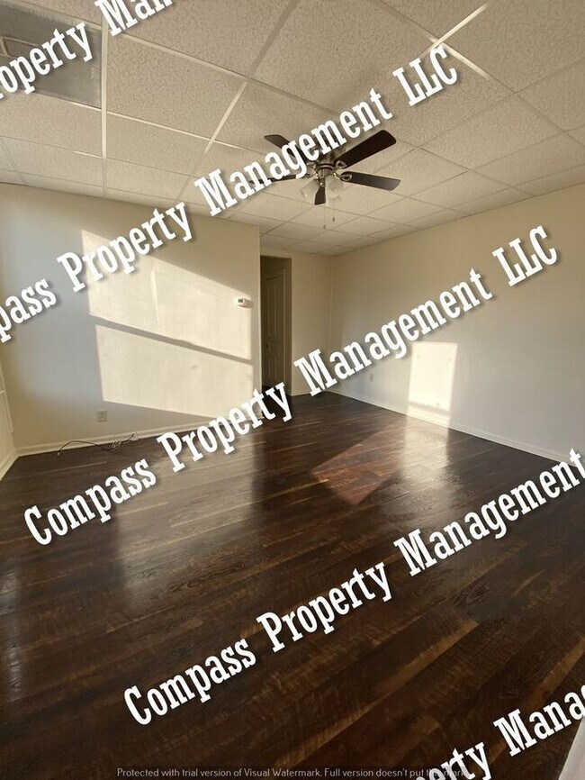 Foto del edificio - $1200 - 3 Bed, 1 Bath 1st Floor Apartment ...