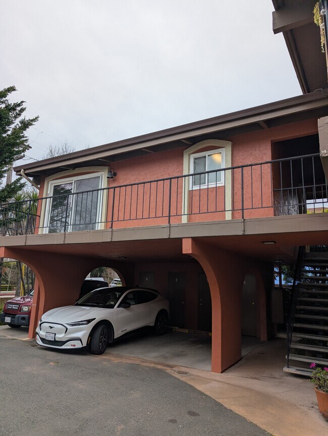 Building Photo - 214 Bayview St