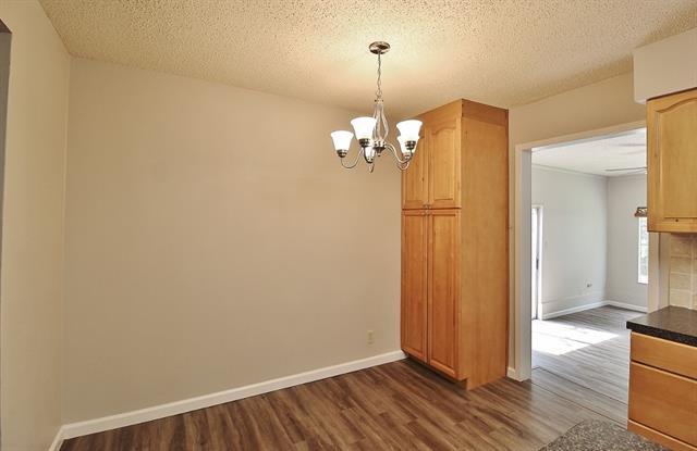 Foto del edificio - 405 E Lavender Ln