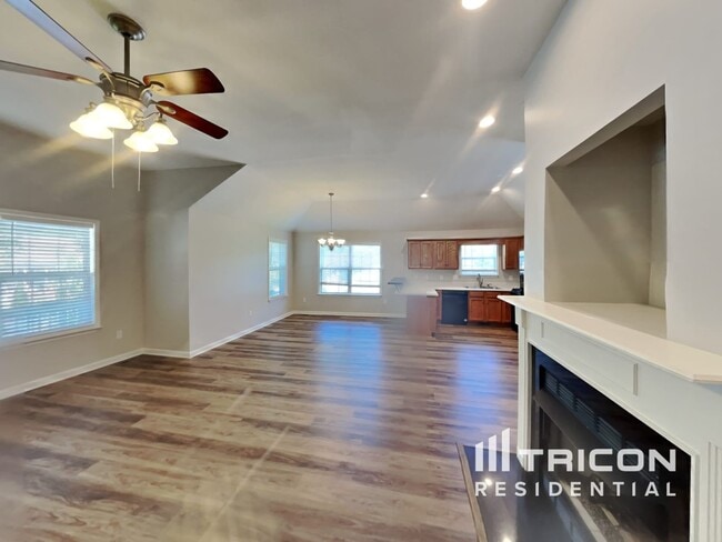 Building Photo - 1765 University Dr