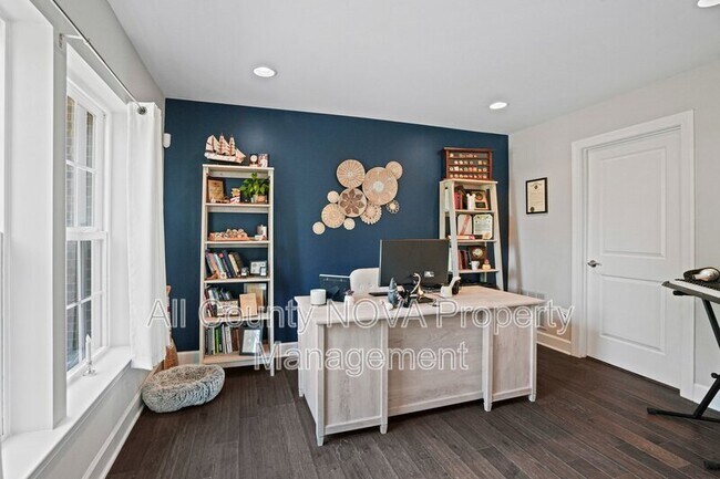 Foto del edificio - 2910 Pinebrook Rd