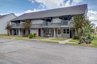 Building Photo - 801 Burcale Rd