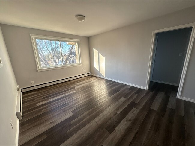 Building Photo - 441 Covert St