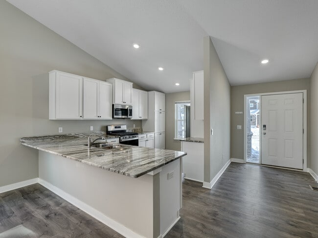 Foto del edificio - 14377 Fernbrook Ln N