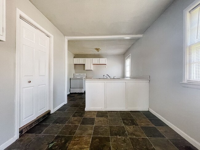 Foto del edificio - 4 Bed 2 Bath