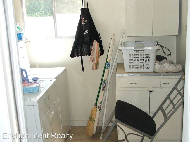 Building Photo - 2 br, 1 bath House - 2405 Yucca St