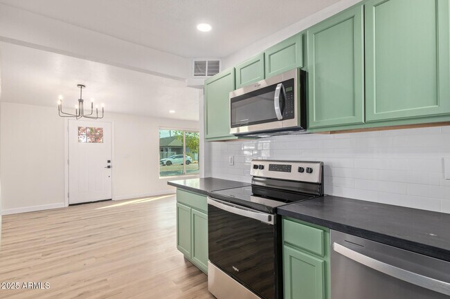 Foto del edificio - 2230 W Cambridge Ave