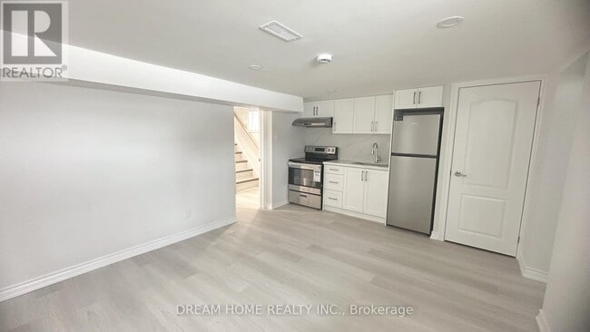 Building Photo - 6 Clementine Square