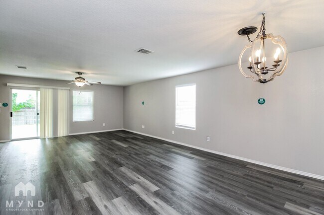 Building Photo - 1645 Sequoia Dr