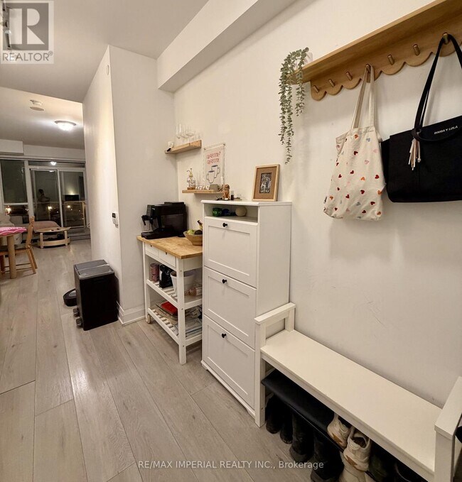 Photo du bâtiment - 110 Marine Parade Dr