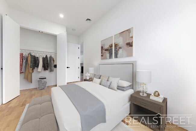 Building Photo - Stunning & Spacious Brand New 4 Bed 3 Bath...