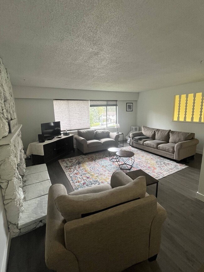 Photo du bâtiment - 13454 Crestview Dr