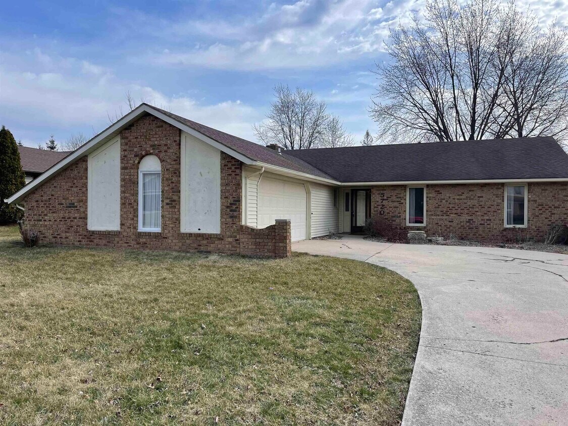5720 Millbridge Ct, Fort Wayne, IN 46825 House Rental in Fort Wayne