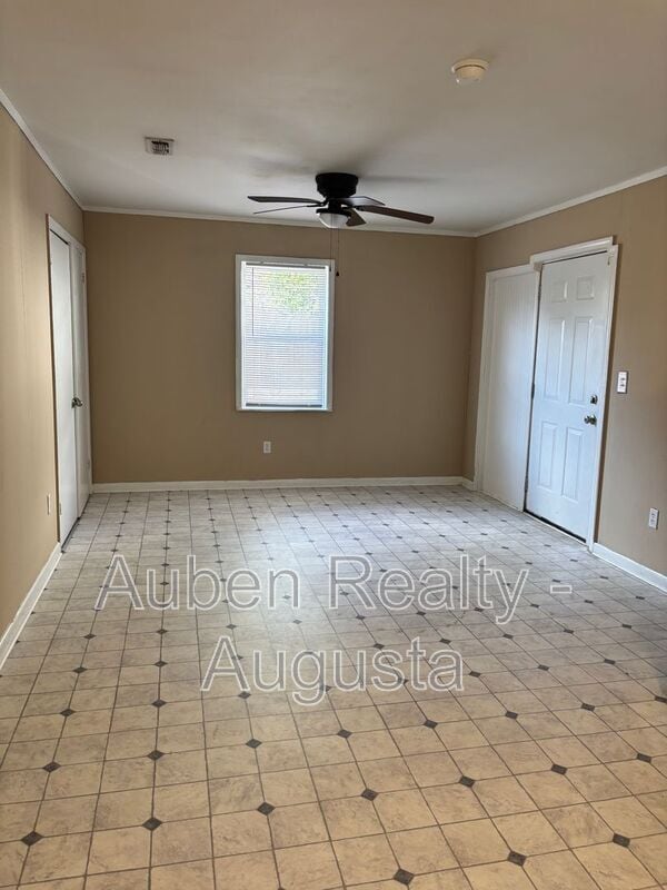 Building Photo - 2516 Kensington Dr E