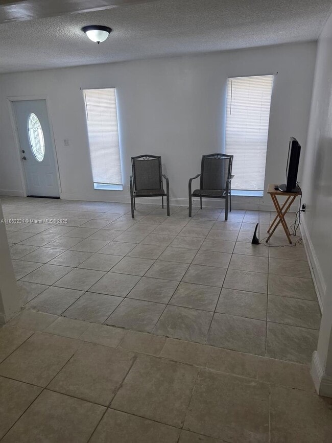 Building Photo - 1206 Seaview