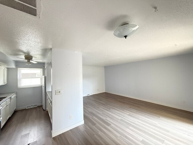 Building Photo - 432 Amherst Dr