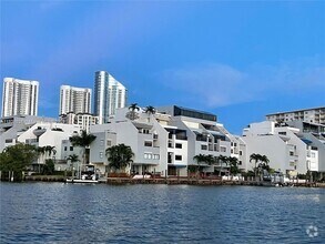 Building Photo - 440 Poinciana Island Dr