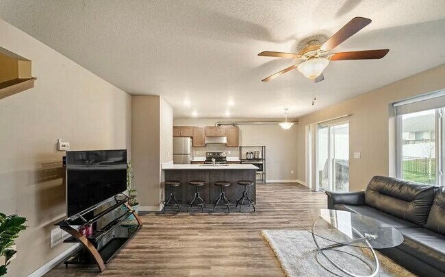 Building Photo - 777 NE Macey Way