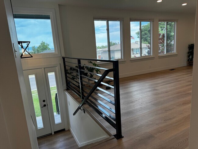 Building Photo - 10543 S Weeping Willow Dr