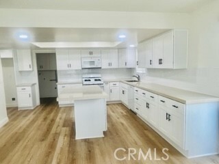 Foto del edificio - 10801 Pine St