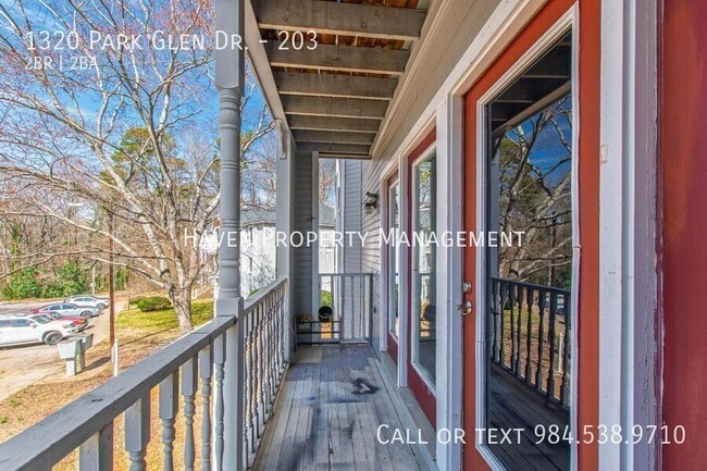 Building Photo - 1320 Park Glen Dr
