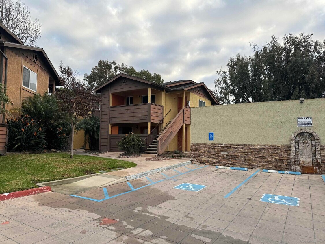 Primary Photo - 506 Calle Montecito