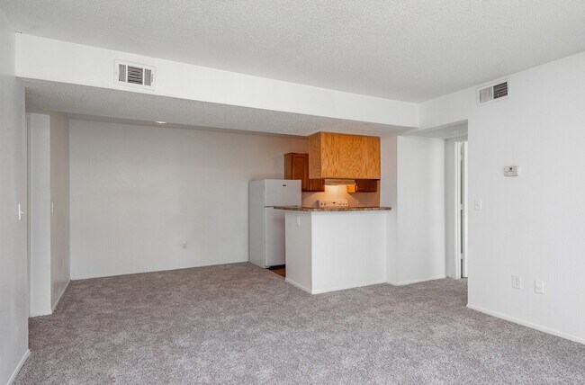 Foto del edificio - 100 Remington Dr