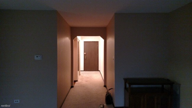 Foto del edificio - 9242 Gross Point Rd