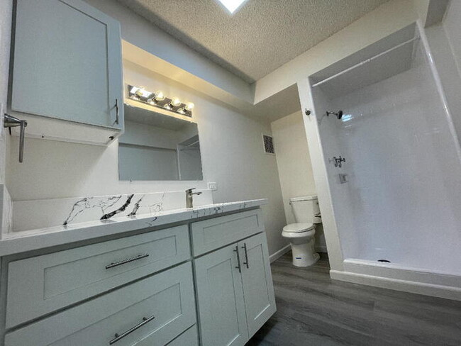 Building Photo - PUNAHOU GARDENS studio, sec, salt water po...