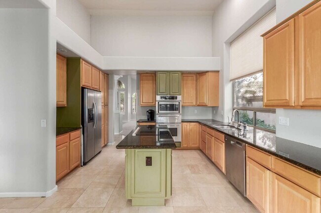 Foto del edificio - "Discover Your Dream Oasis: Spacious 4-Bedroom Retreat in Scottsdale's Paradise Drive!"