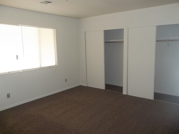 Building Photo - 2520 Oak Glen Way