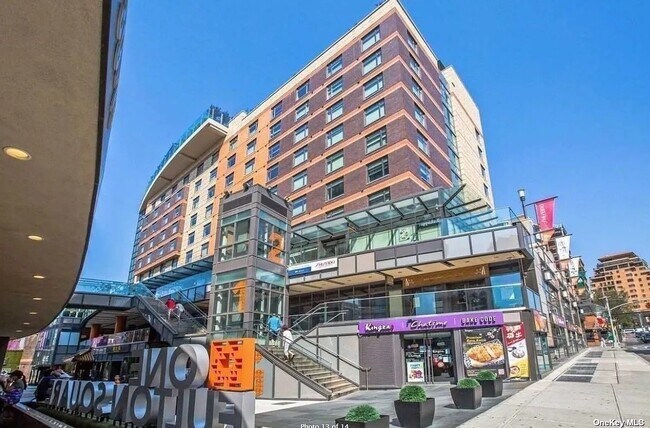 Foto del edificio - 39-16 Prince St