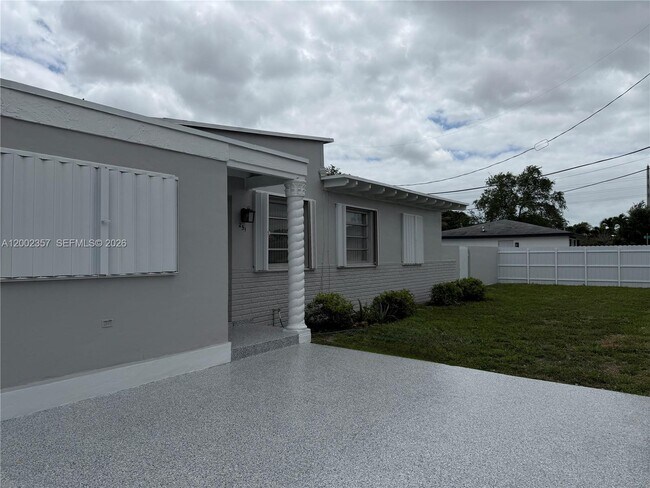 Building Photo - 251 SW 69th Ave
