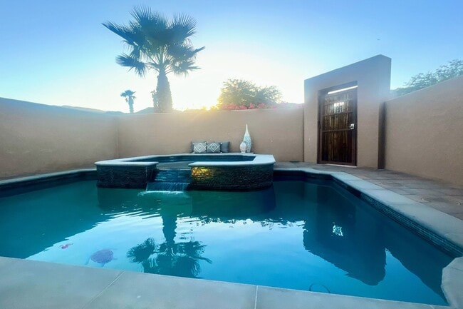 Building Photo - 54610 Avenida Alvarado