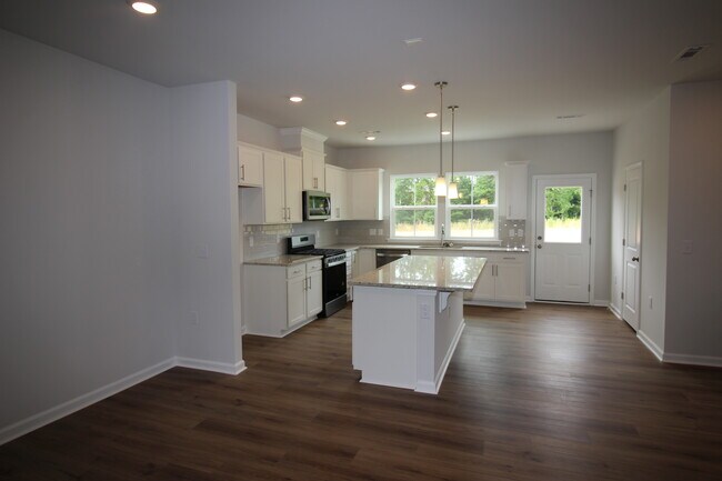 Foto del edificio - 825 Falls Grove Trl