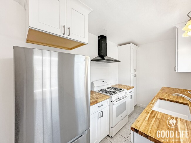 Foto del edificio - Charming 1BD/1BA + Studio Home in North Park with Vaulted Ceilings, Private Yard & Prime Walkable...