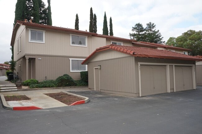 Building Photo - 547 Tawny Dr