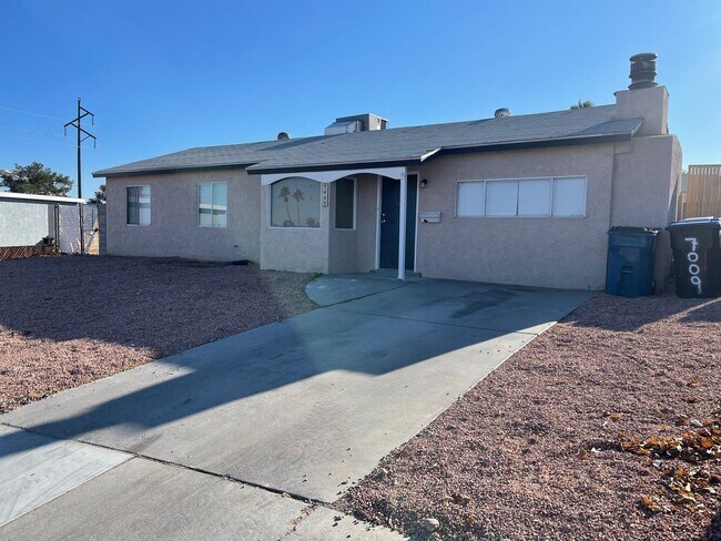 Building Photo - COME SEE THIS LOVELY HOME 3 BEDROOMS AND 2 BATH !