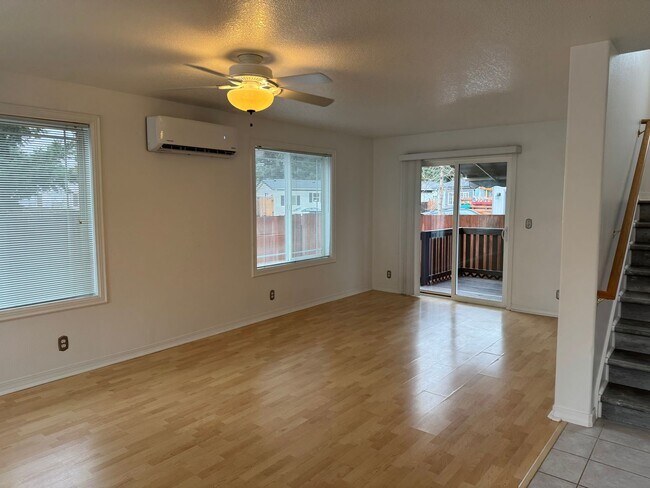 Foto del edificio - 3657 Rivercrest Dr