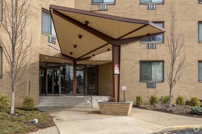 Building Photo - Highgate Apartments